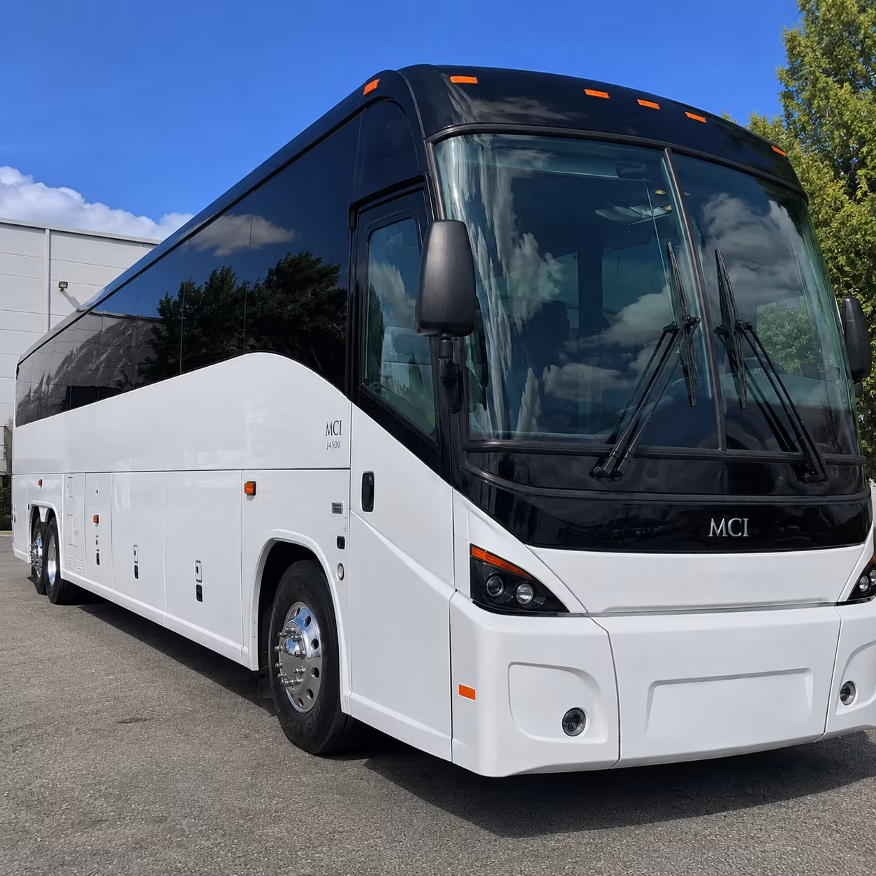 guest shuttles to coomber wines and wedding venues around oceanside